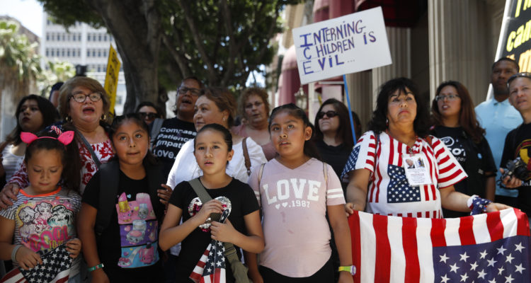 Photo of people protesting zero tolerance immigration policy