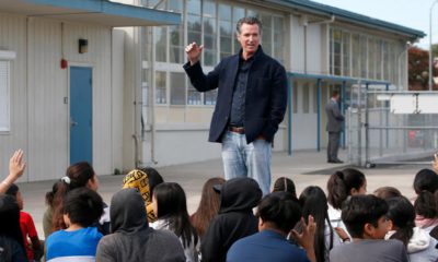 Photo of Gov. Gavin Newsom talking to students