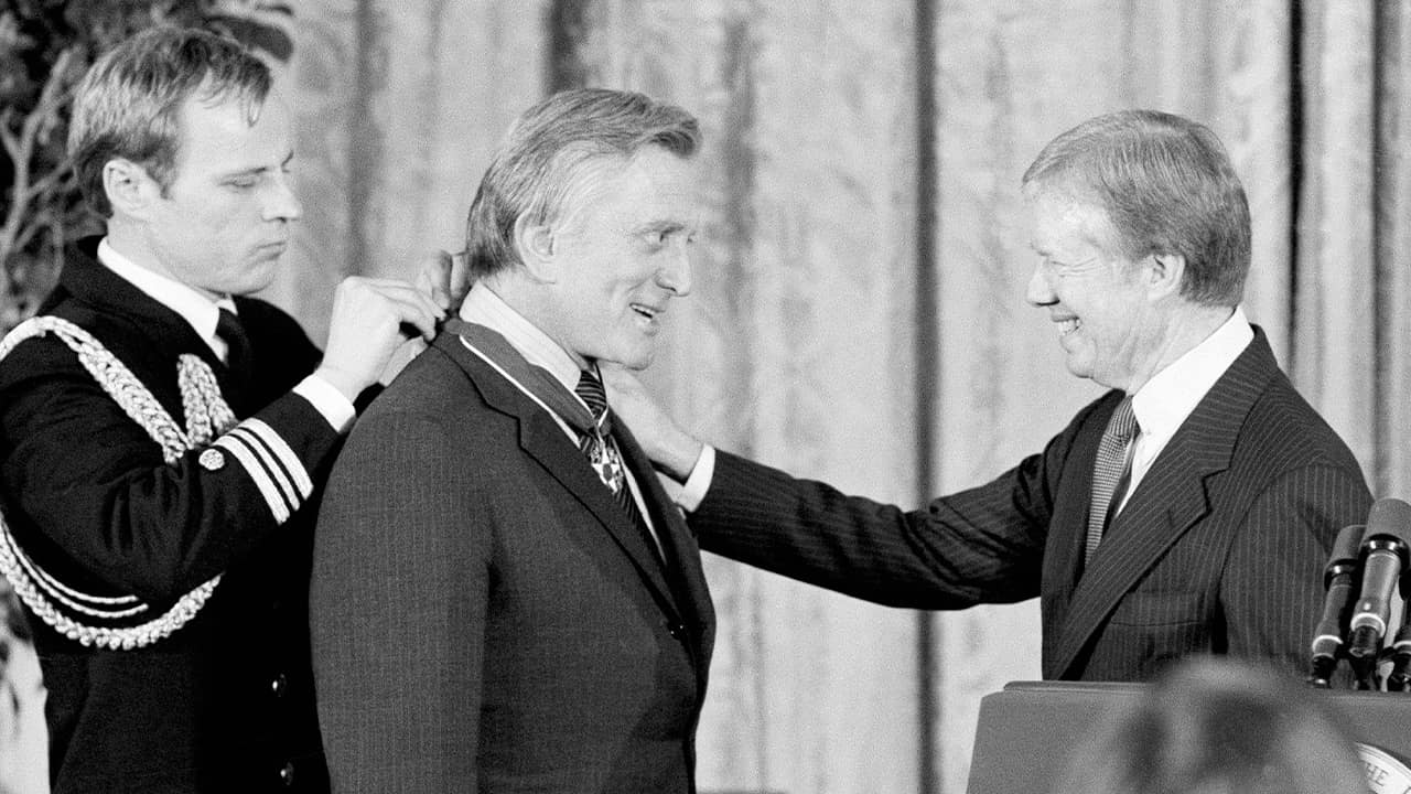 Photo of Jimmy Carter congratulating actor Kirk Douglas